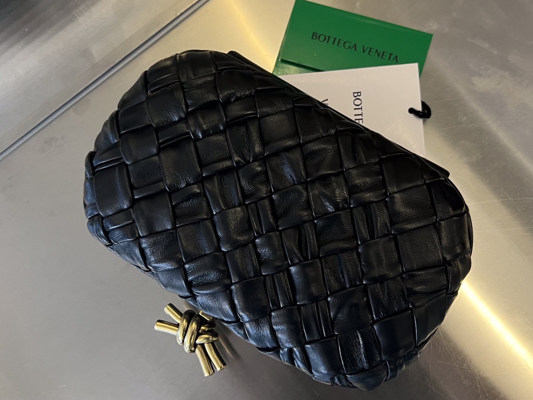 Knot Padded Intreccio Leather Clutch Black